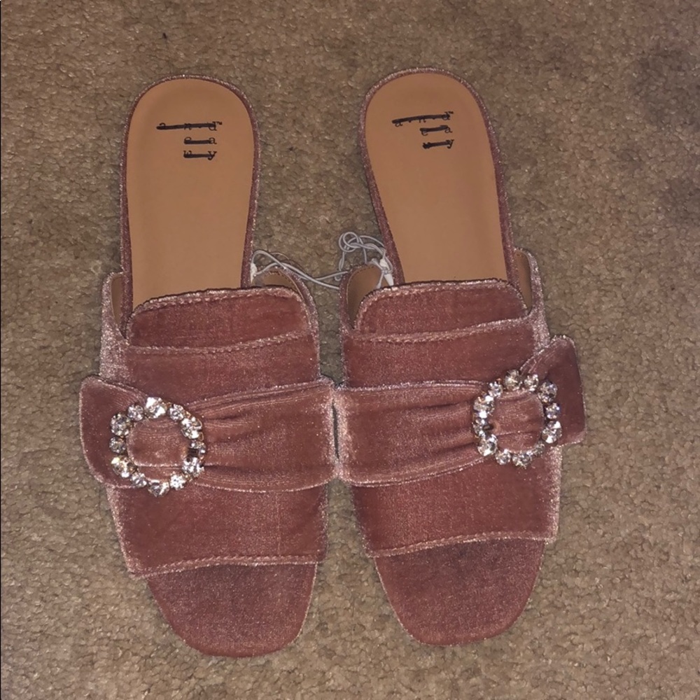 New blush velvet slip-ons 💎